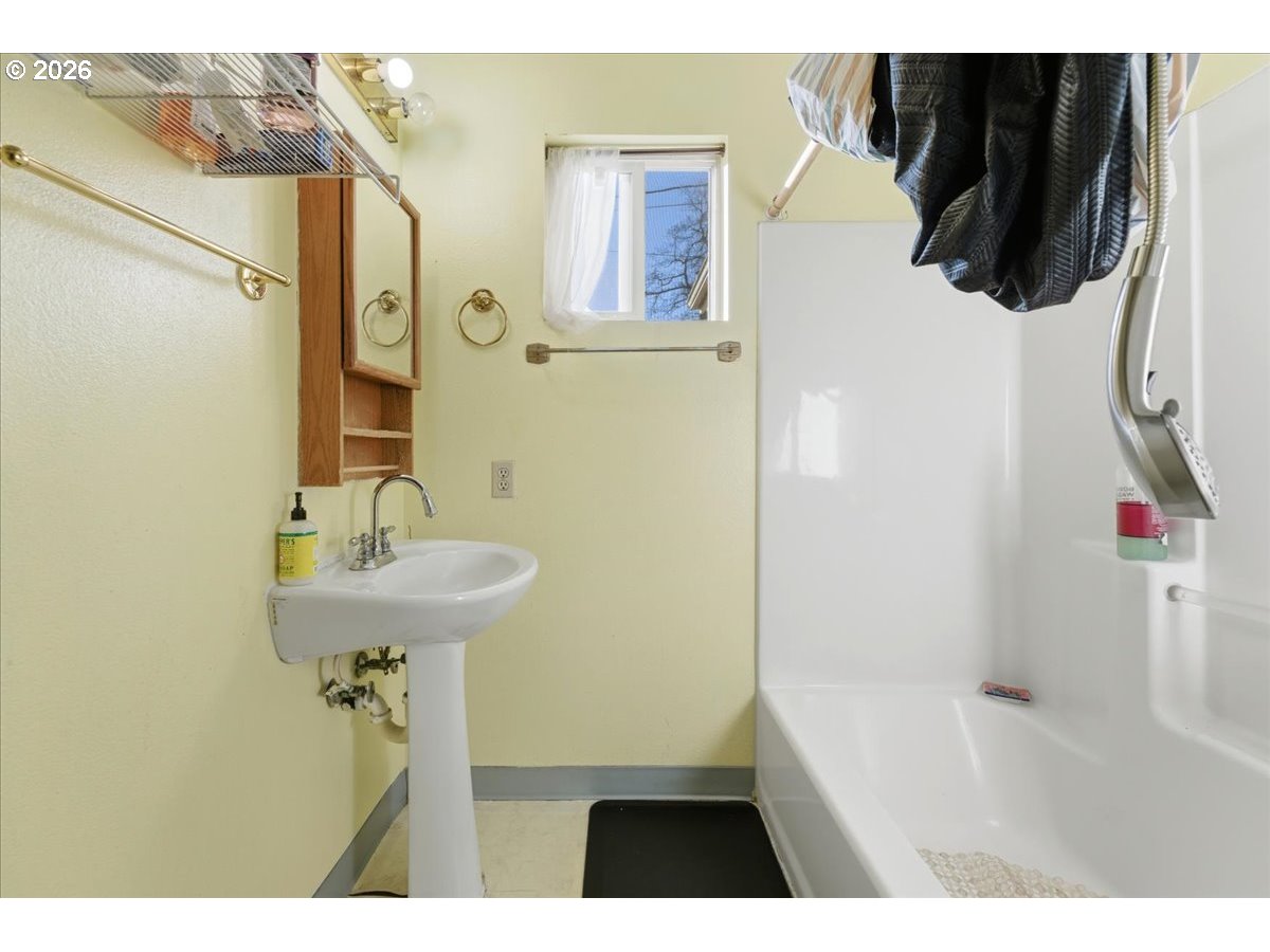 833 Southeast 151st Avenue Portland, OR 97233 - Photo 29 of 47