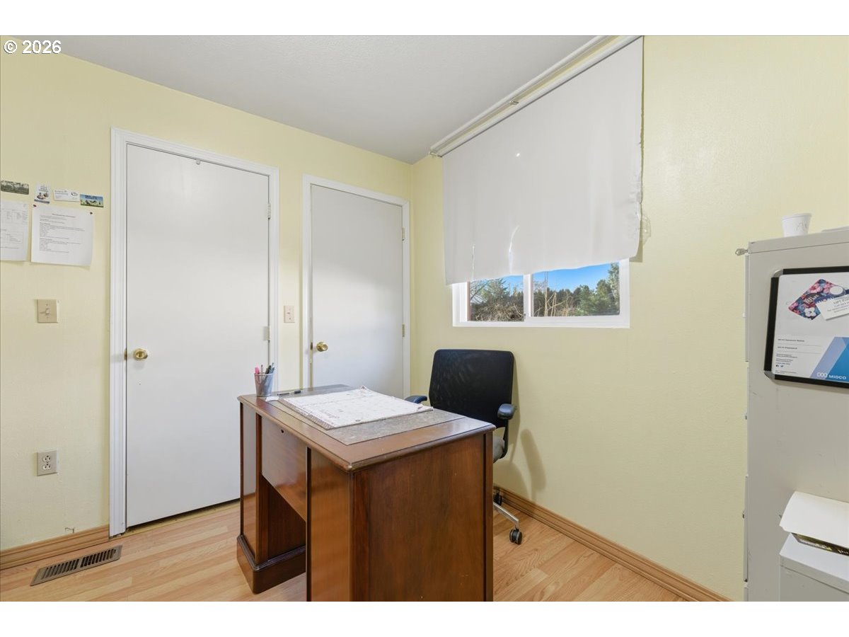 833 Southeast 151st Avenue Portland, OR 97233 - Photo 33 of 47