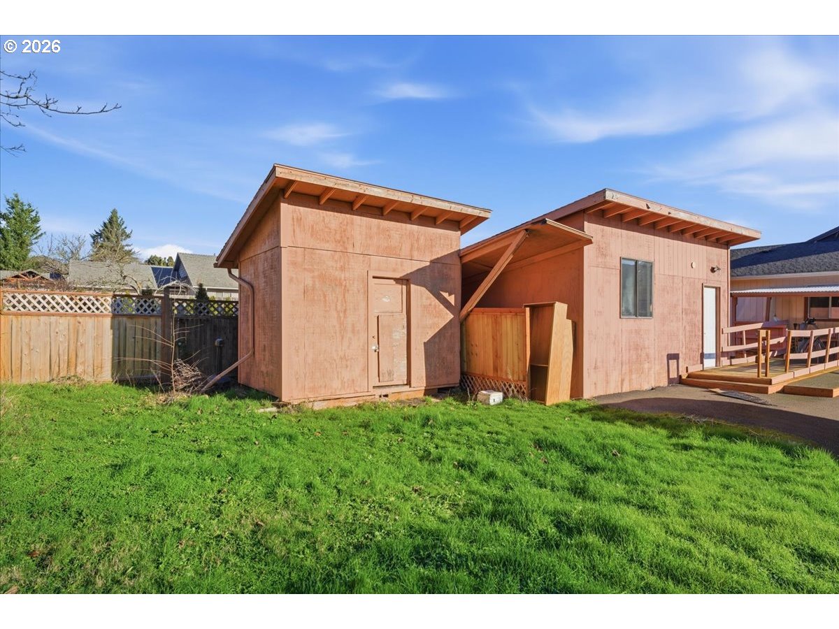 833 Southeast 151st Avenue Portland, OR 97233 - Photo 40 of 47