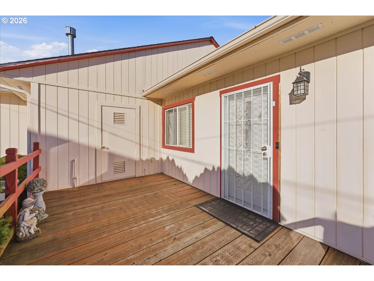 833 Southeast 151st Avenue Portland, OR 97233 - Photo 8 of 47