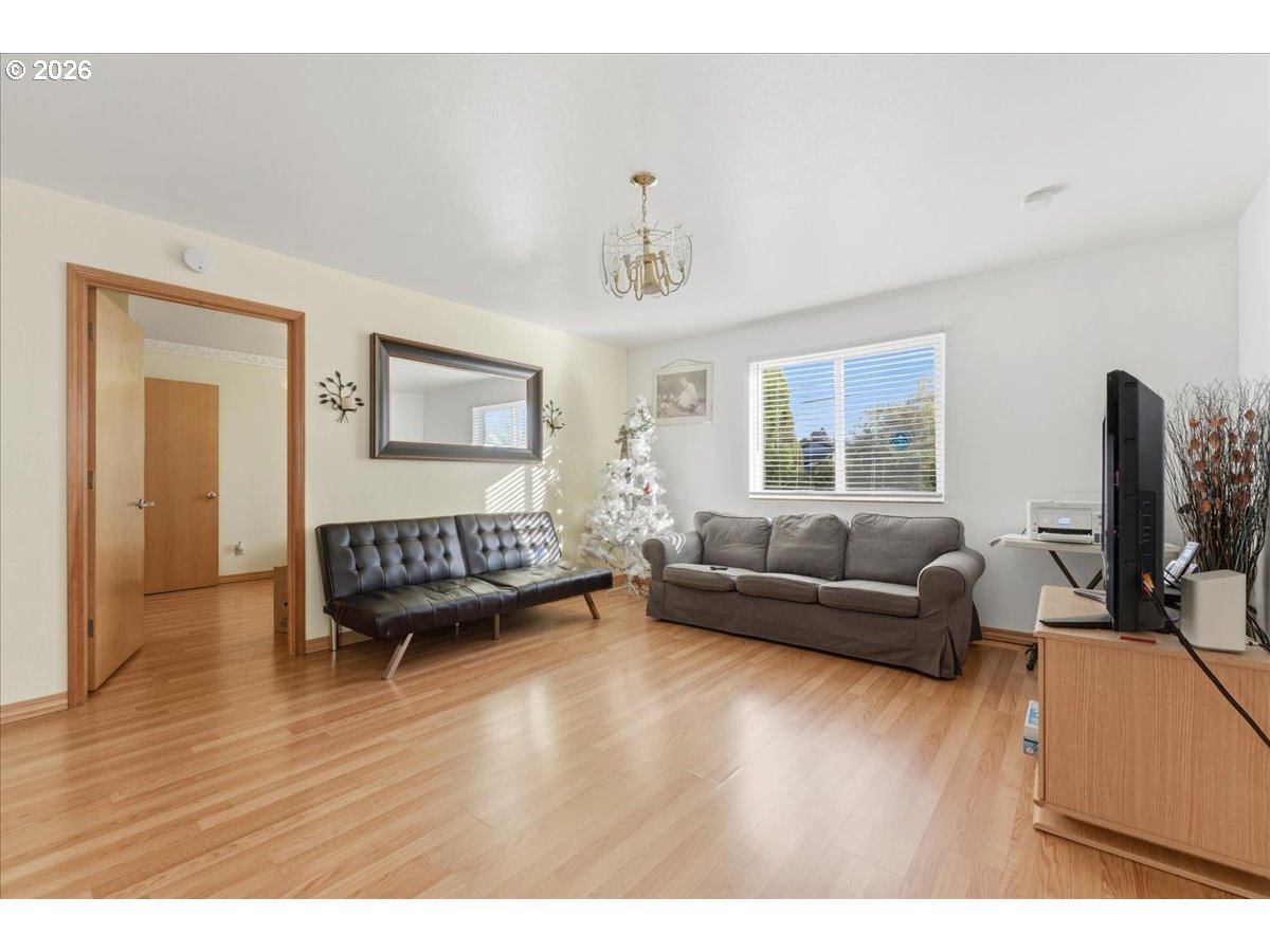 833 Southeast 151st Avenue Portland, OR 97233 - Photo 9 of 47