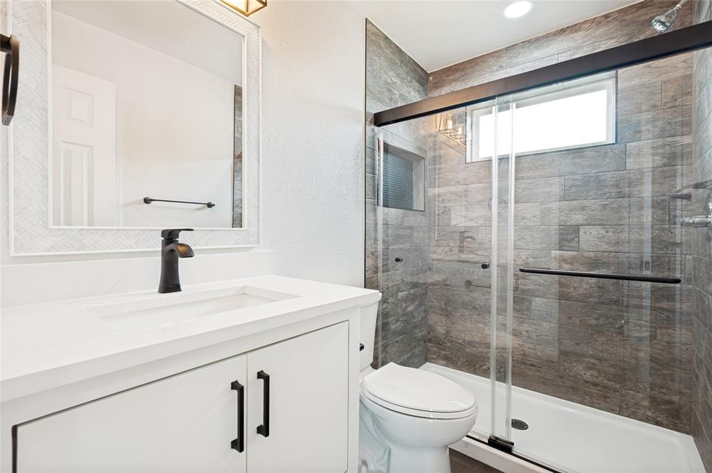 9153 Gregory Road Sanger, TX 76266 - Photo 9 of 27 Guest House Bathroom