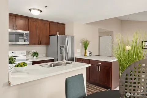 $499,950 | 12424 109th Court Northeast, Unit D304, Kirkland, WA 98034
