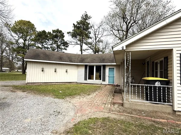 $127,000 | 305 Center Street, Cooter, MO 63839