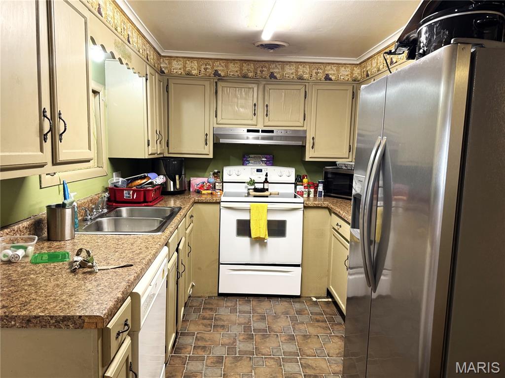 305 Center Street Cooter, MO 63839 - Photo 7 of 18