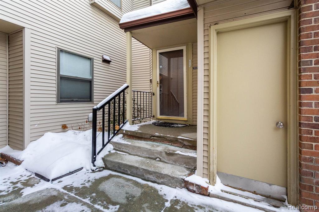 6580 Ridgefield Circle, Unit 202 West Bloomfield, MI 48322 - Photo 2 of 23