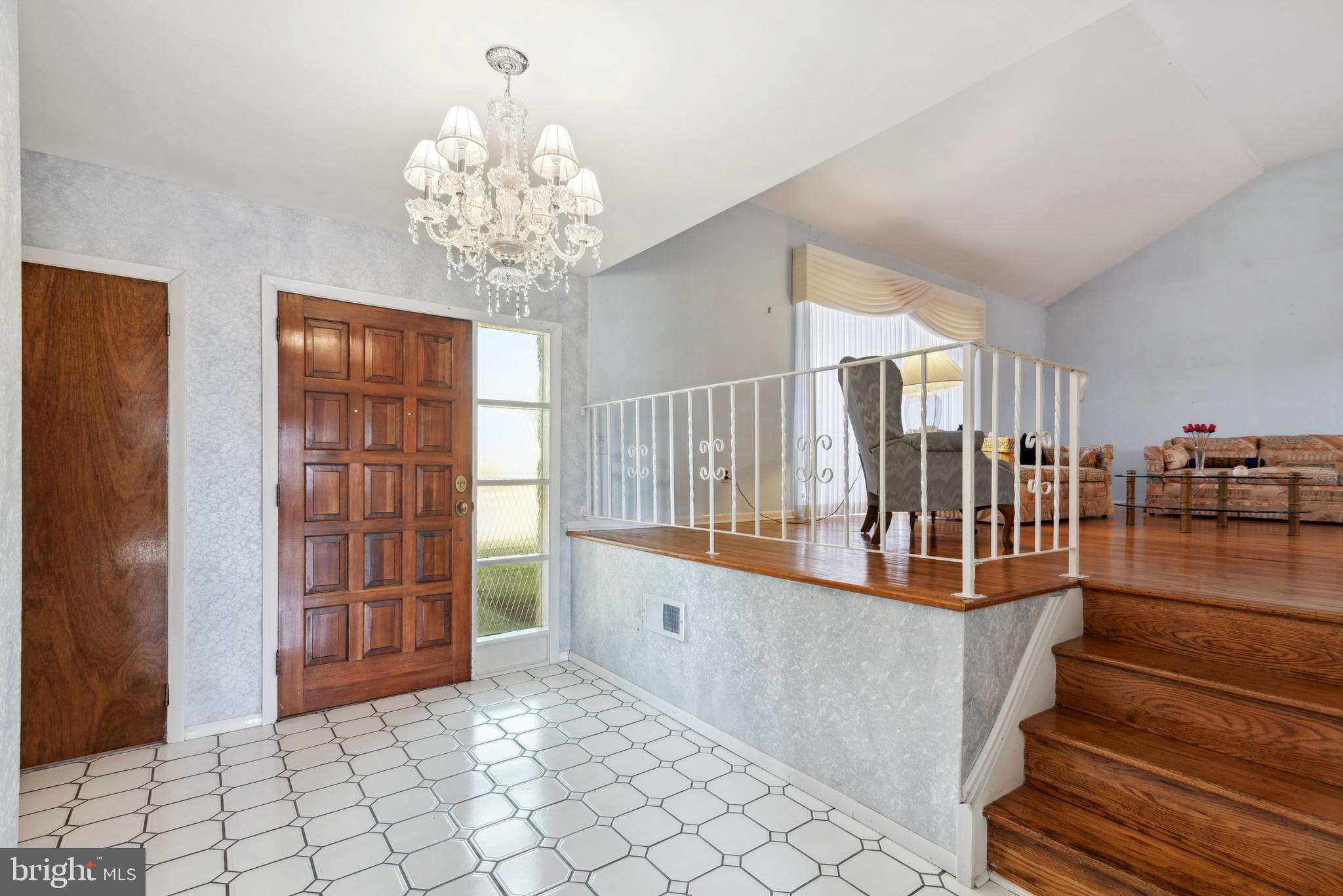 9671 Sandanne Road Philadelphia, PA 19115 - Photo 4 of 25