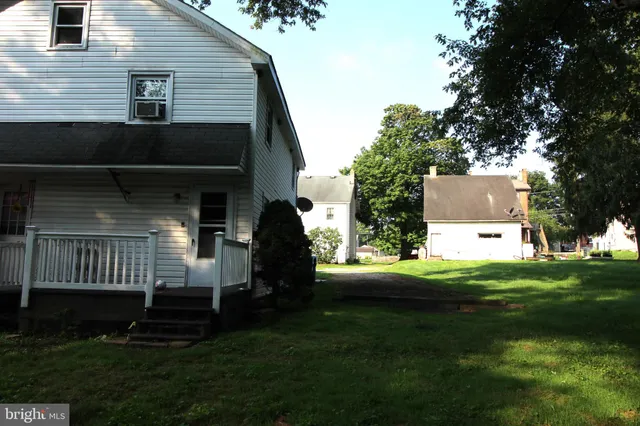 $1,300 | 207 A Cochran Street, Cochranville, PA 19330