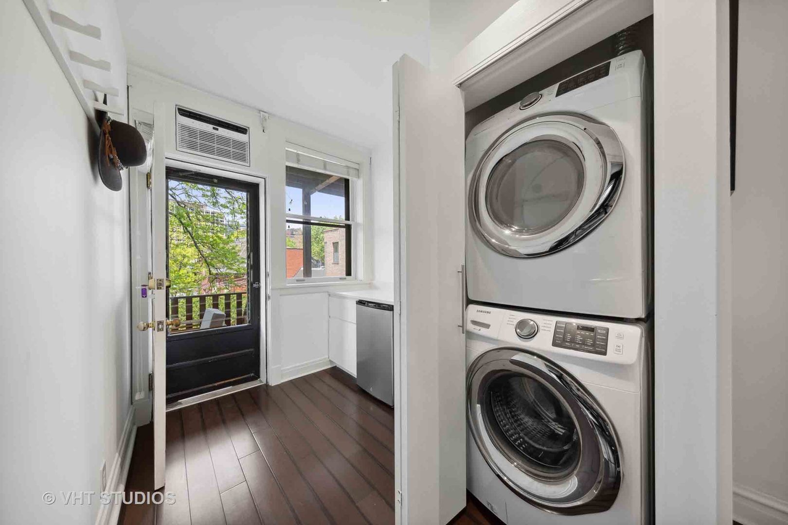 556 West Roscoe Street, Unit 3 Chicago, IL 60657 - Photo 26 of 27