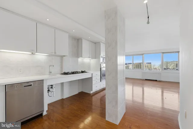 $335,000 | 1330 New Hampshire Avenue Northwest, Unit 720, Washington, DC 20036