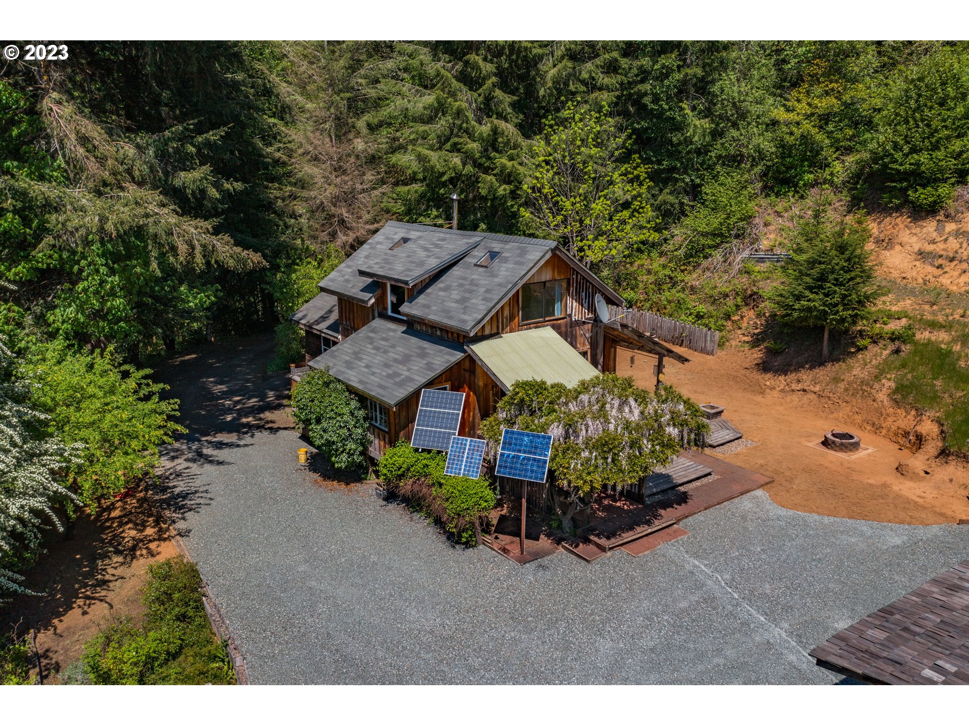 10846 Middle Creek Road Myrtle Point, OR 97458 - Photo 9 of 41 Gallery Image 9