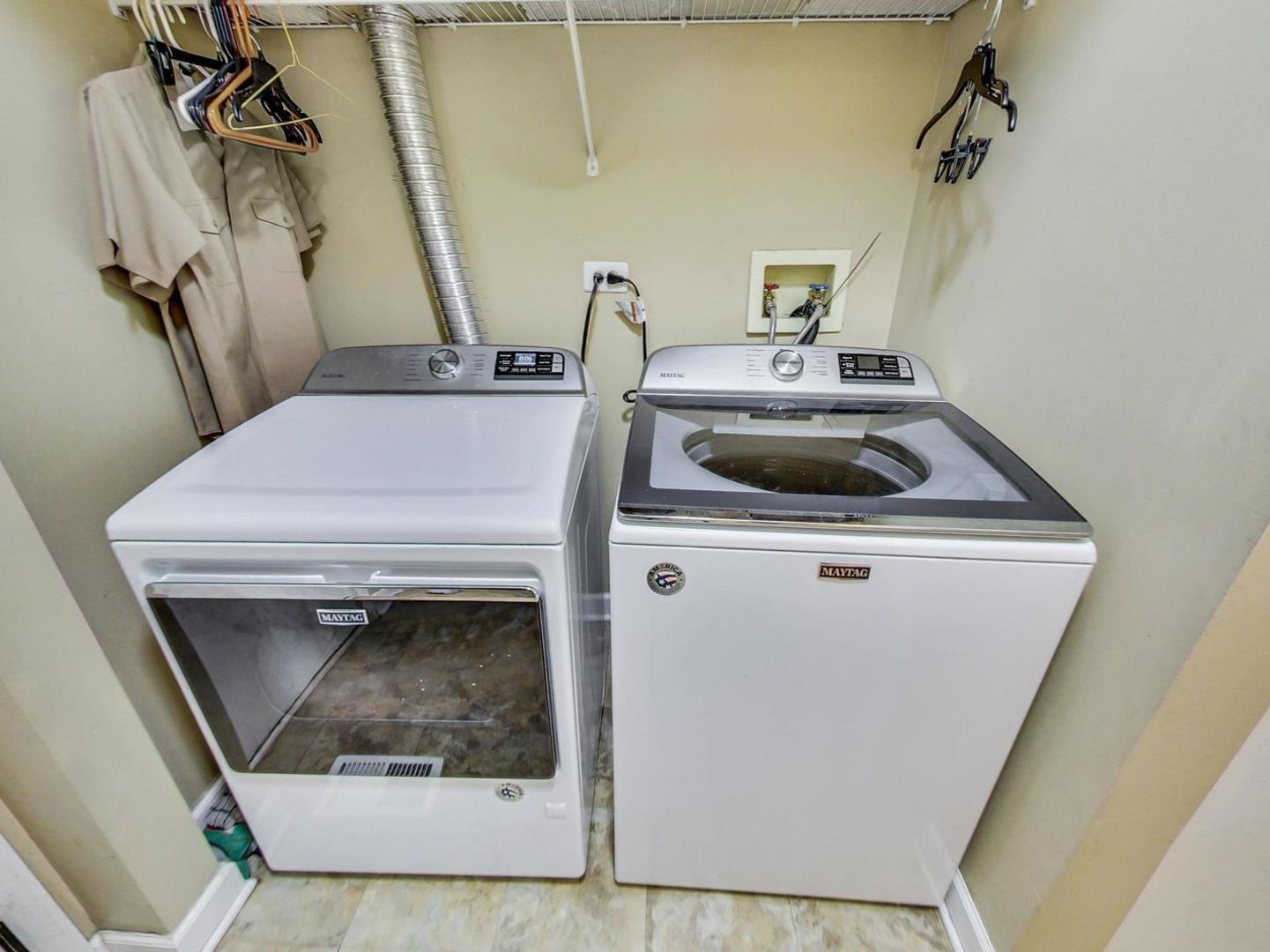 2385 North Periwinkle Way Round Lake Beach, IL 60073 - Photo 19 of 51 a bathroom with a sink and washing machine