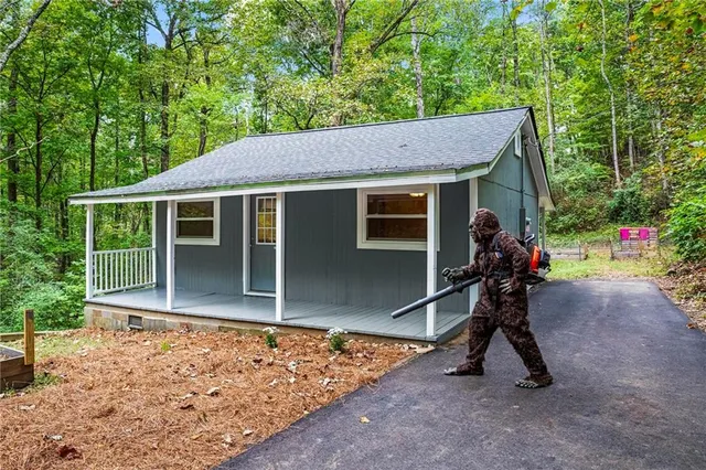 a view of outdoor space yard and porch
