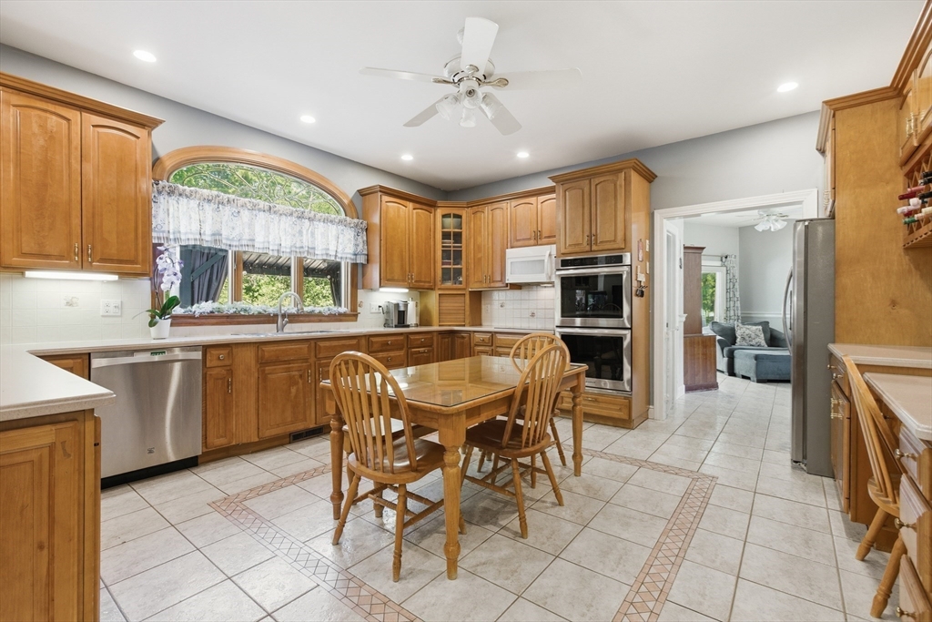 15 Long Pasture Road North Andover, MA 01845 - Photo 11 of 42