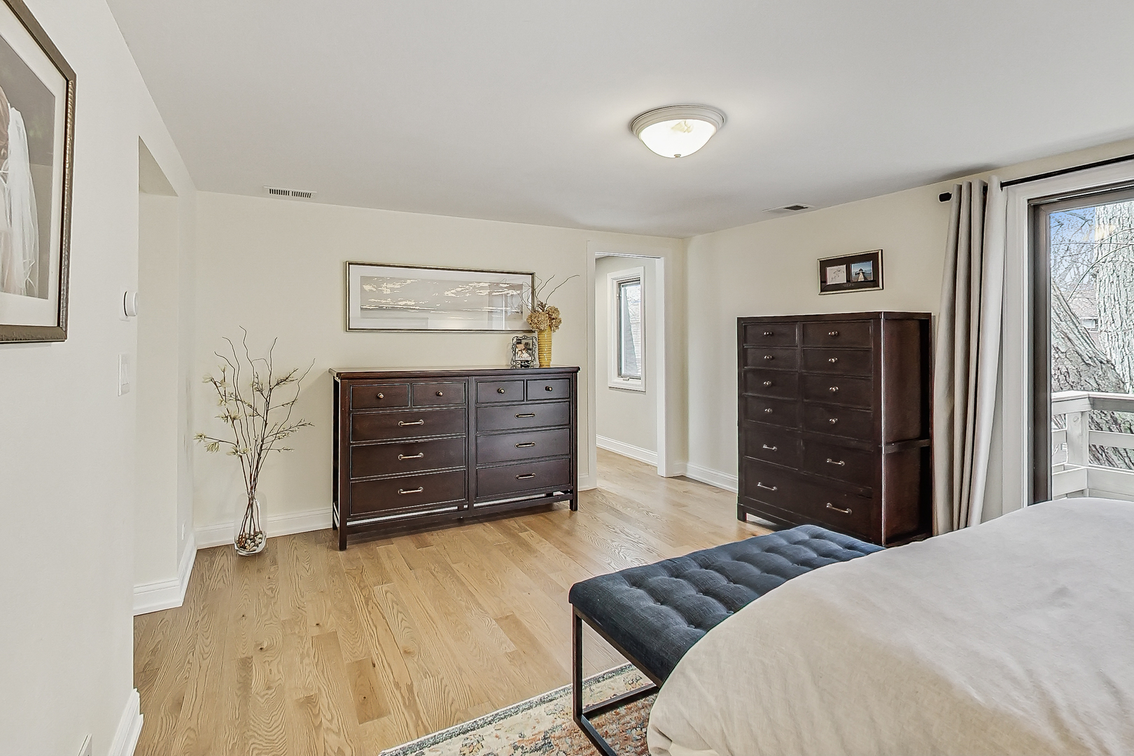 238 South Merrill Street Park Ridge, IL 60068 - Photo 16 of 40 a bedroom with a bed and a dresser