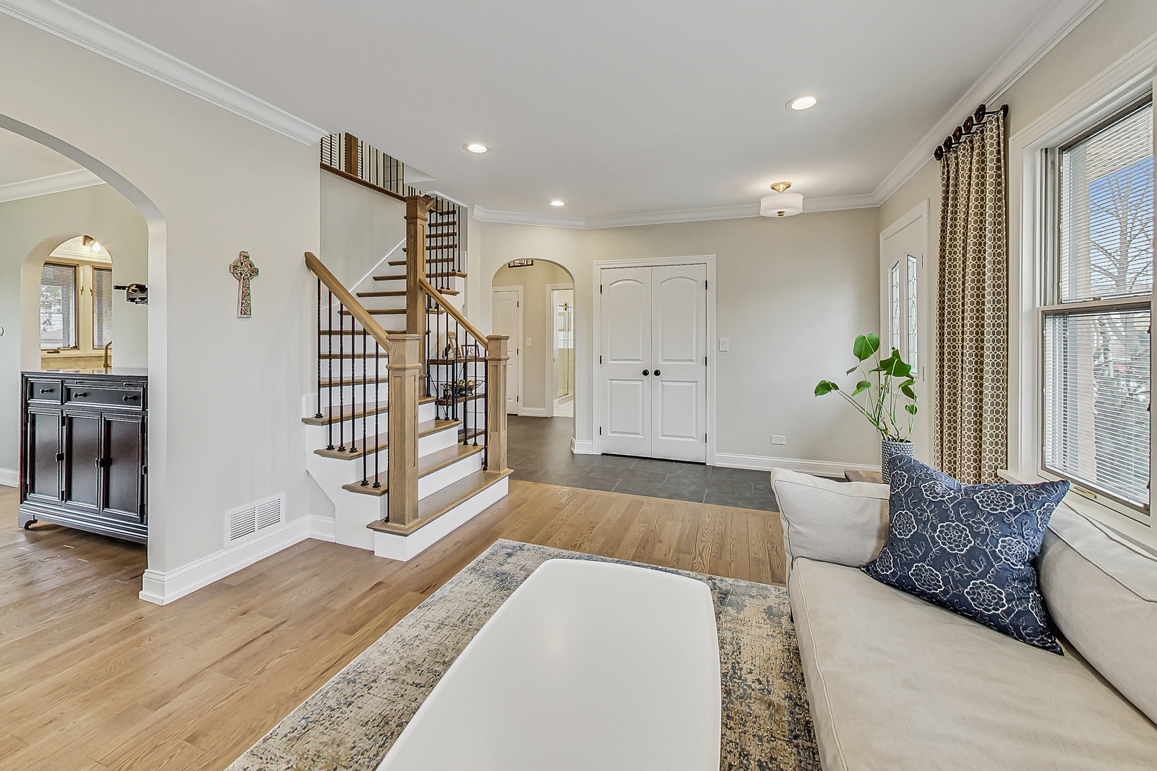 238 South Merrill Street Park Ridge, IL 60068 - Photo 6 of 40 a living room with furniture and wooden floor