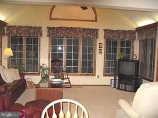 860 Farragut Road Berwyn, PA 19312 - Photo 2 of 6