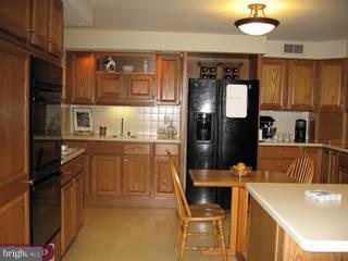 860 Farragut Road Berwyn, PA 19312 - Photo 3 of 6