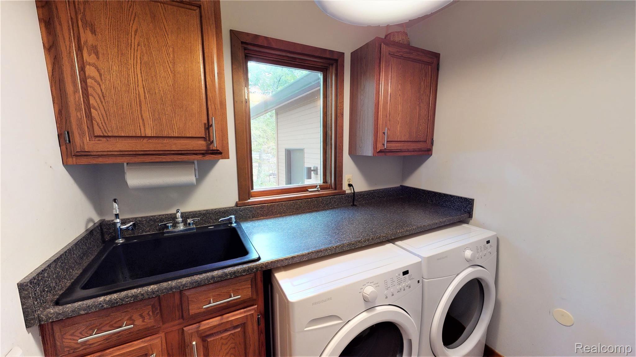 757 North Maxfield Road Brighton, MI 48114 - Photo 14 of 47 FIRST FLOOR LAUNDRY 757-Maxfield-09302020_073942e.jpg