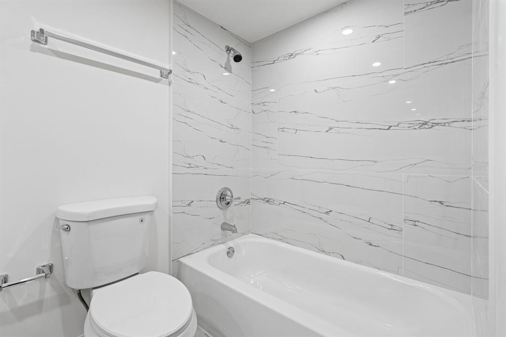 5700 Southwest 127th Avenue, Unit 1304 Miami, FL 33183 - Photo 6 of 42 a bathroom with a toilet and a bathtub