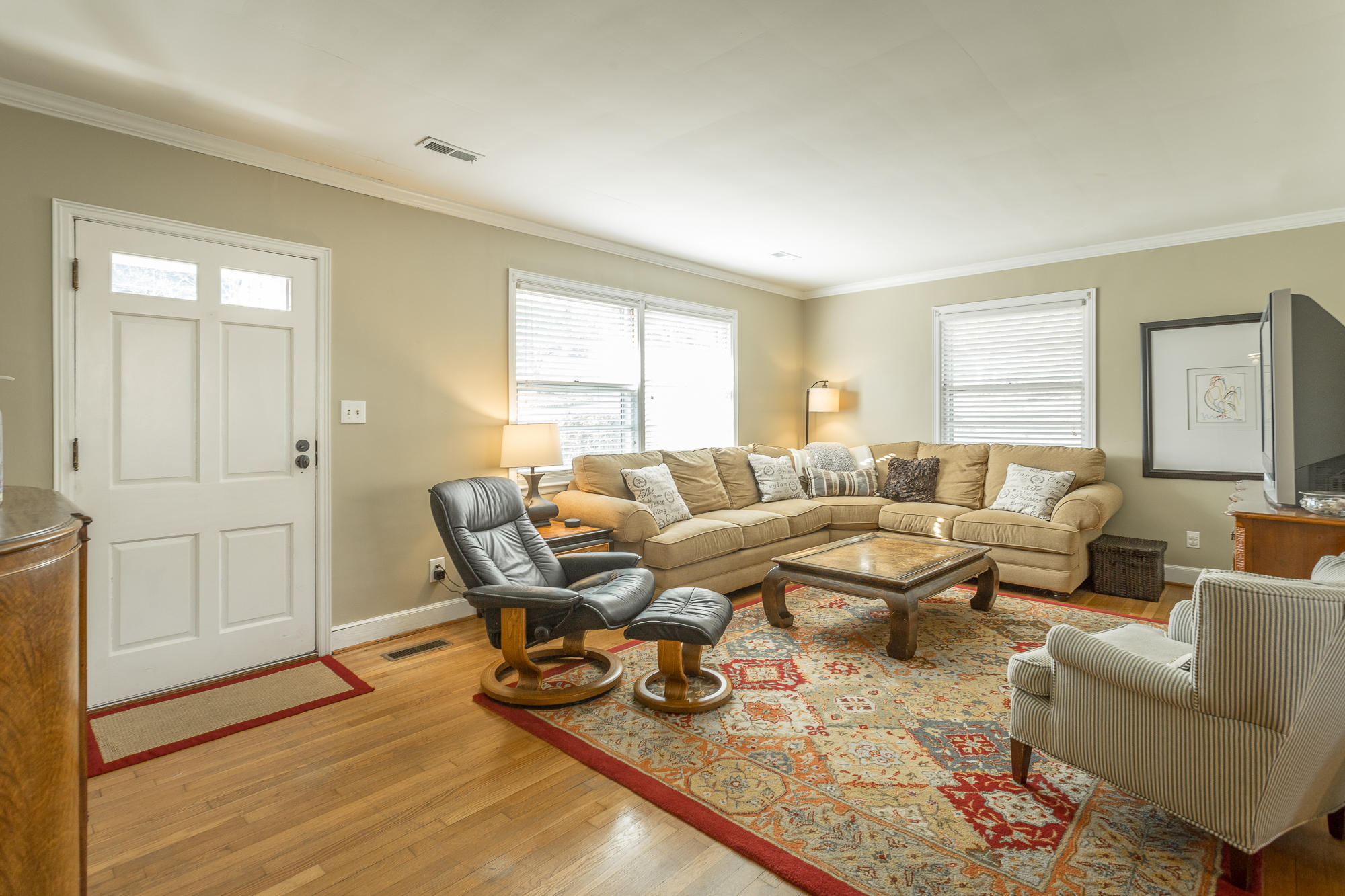 1281 Duane Road Chattanooga, TN 37405 - Photo 11 of 58 Living Room
