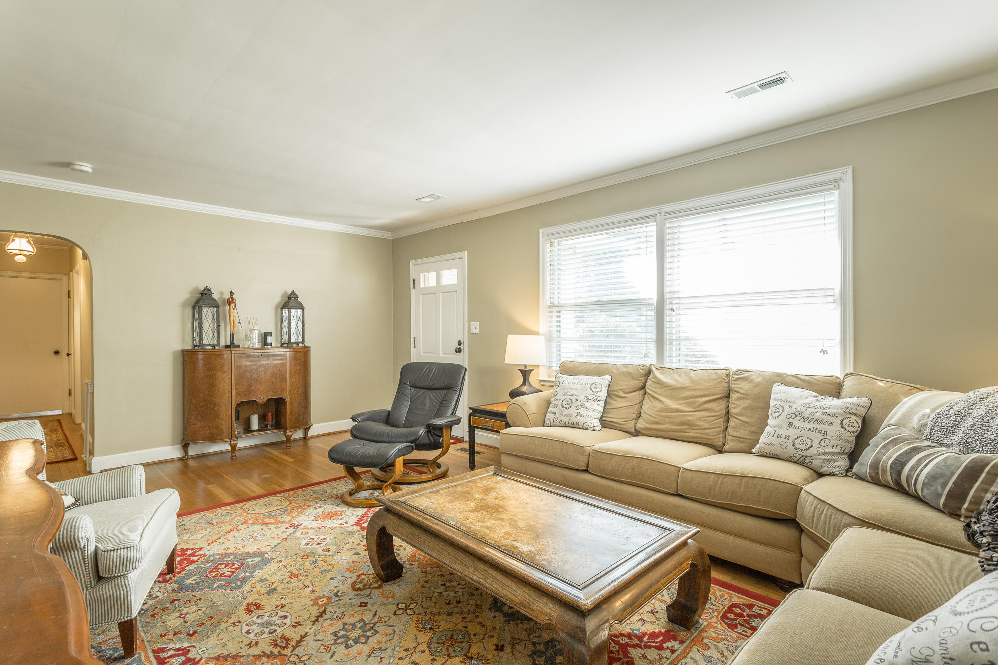 1281 Duane Road Chattanooga, TN 37405 - Photo 14 of 58 Living Room