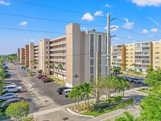$140,000 | 421 Northeast 14th Avenue, Unit 405, Hallandale Beach, FL 33009