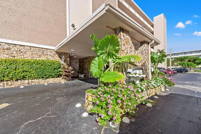 $140,000 | 421 Northeast 14th Avenue, Unit 405, Hallandale Beach, FL 33009