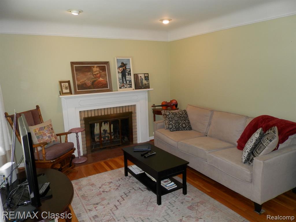 9920 Farmington Road Livonia, MI 48150 - Photo 3 of 10