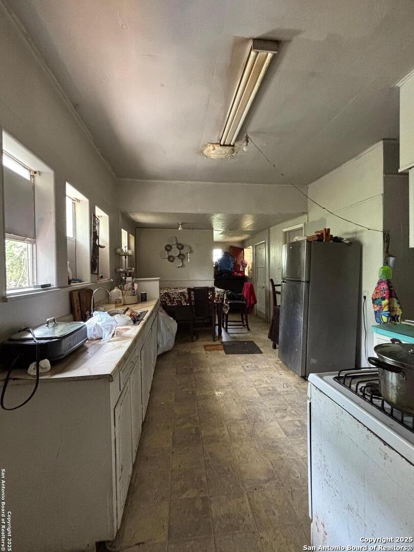 111 Harding Place San Antonio, TX 78203 - Photo 10 of 17 a large kitchen with lots of counter space