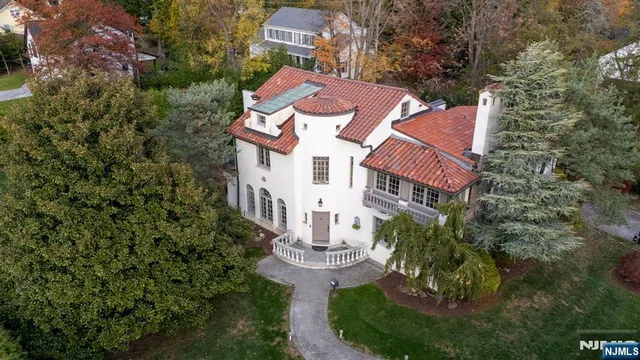 $1,849,000 | 3 Serafin Place, Glen Rock, NJ 07452