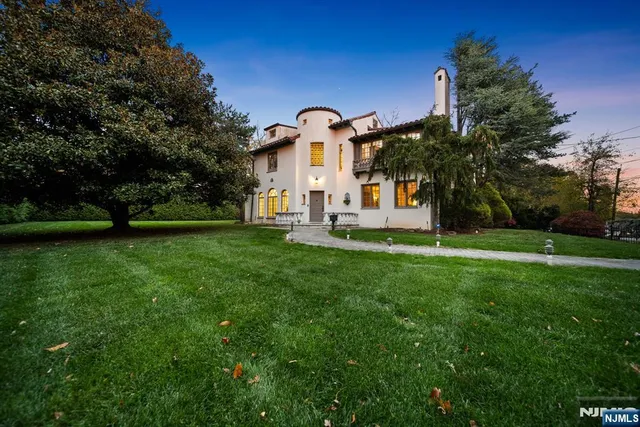 $1,849,000 | 3 Serafin Place, Glen Rock, NJ 07452