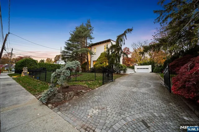 $1,849,000 | 3 Serafin Place, Glen Rock, NJ 07452