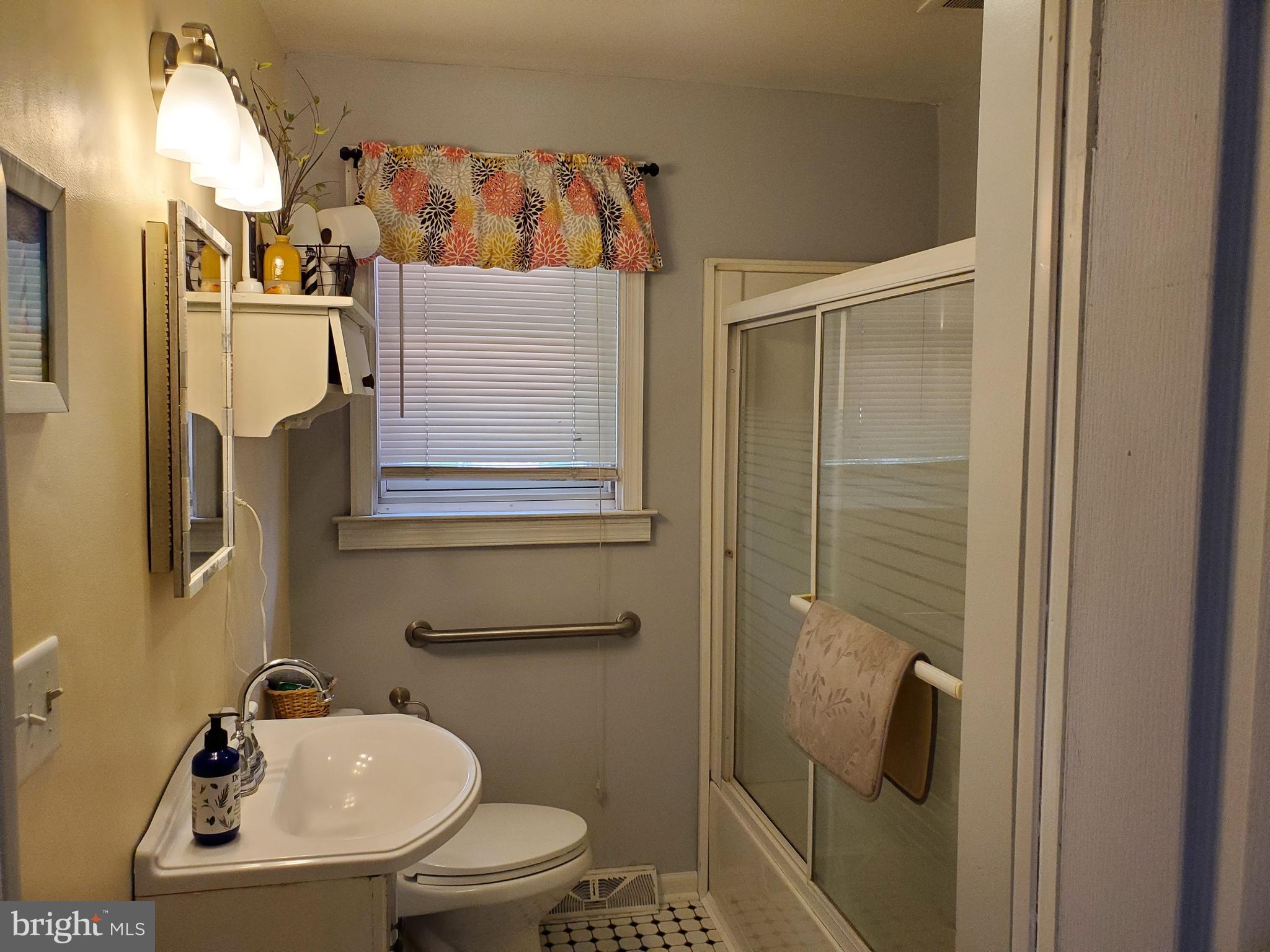910 Wilhelm Road Harrisburg, PA 17111 - Photo 24 of 43 Bath