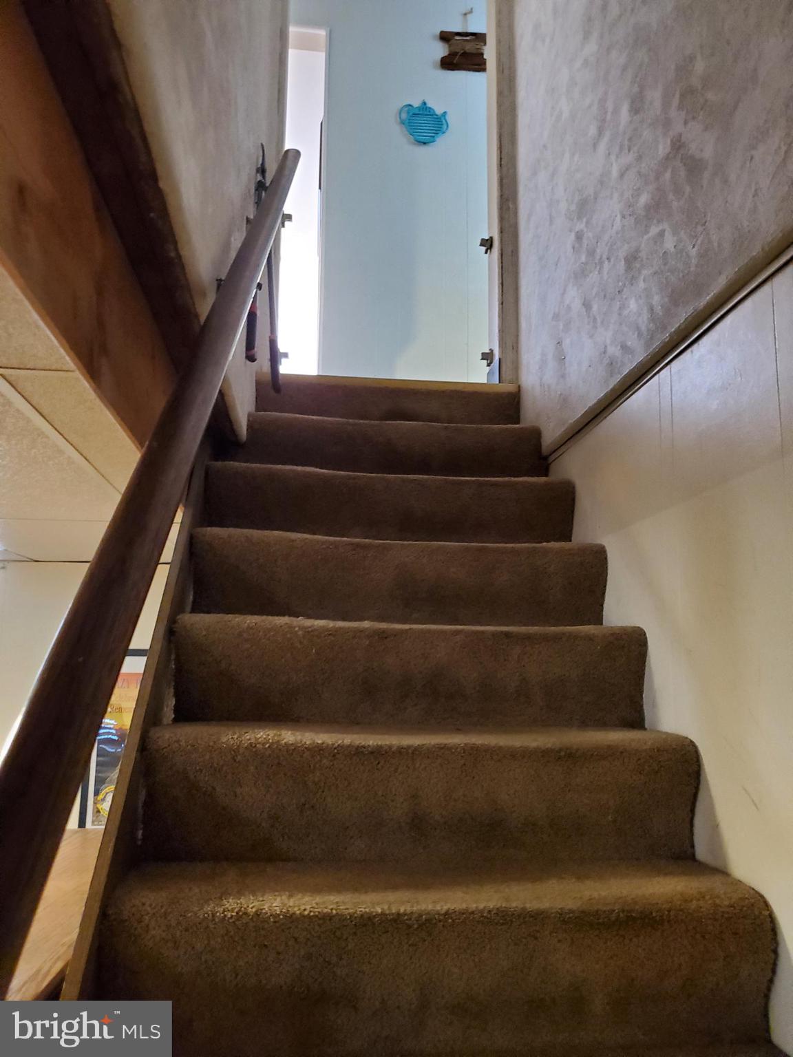 910 Wilhelm Road Harrisburg, PA 17111 - Photo 31 of 43 Lower level stairwell