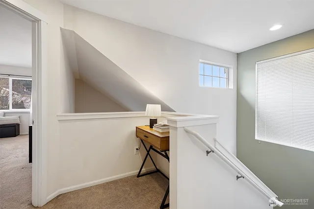 a view of entryway with workspace