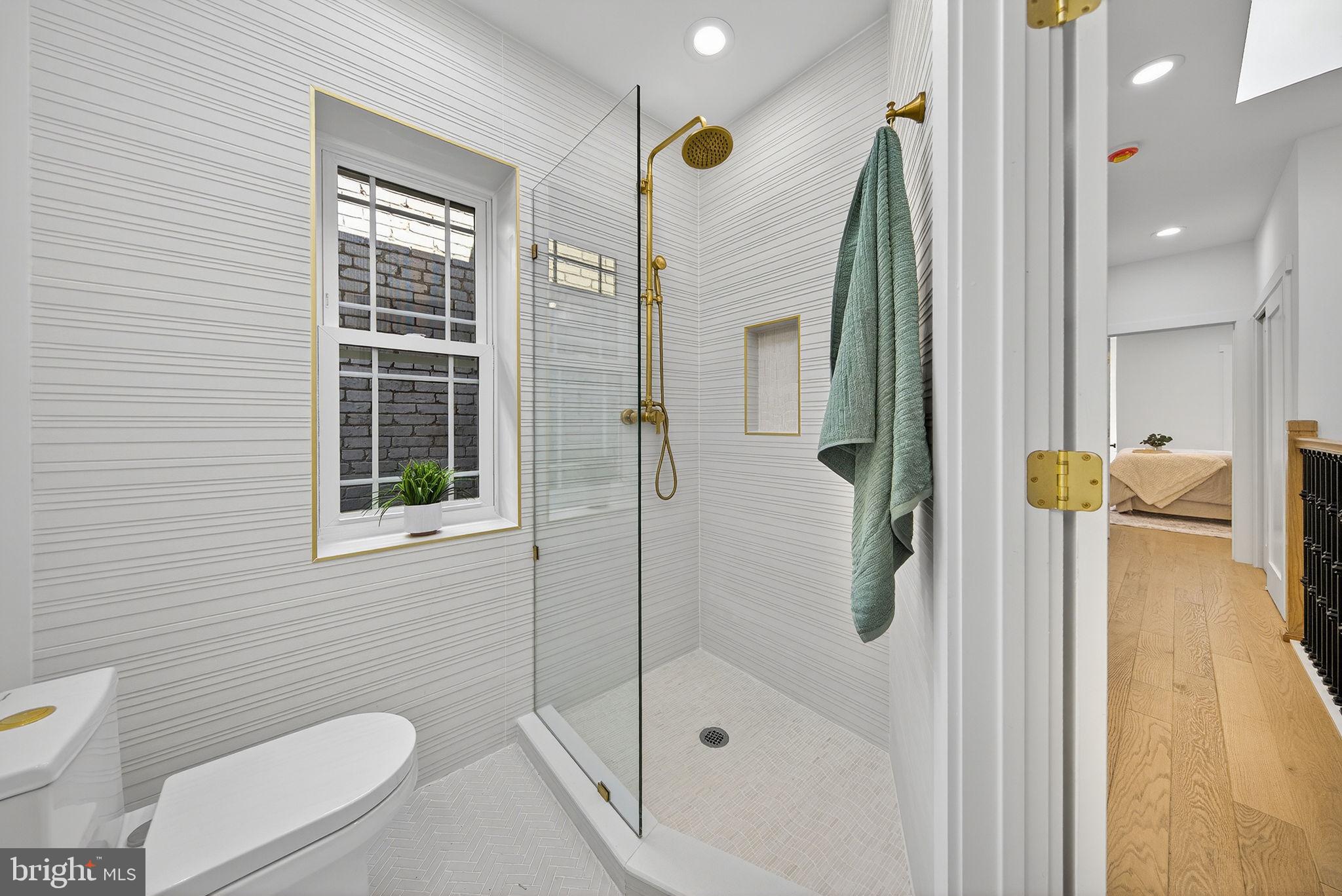 919 F Street Northeast Washington, DC 20002 - Photo 6 of 58 Bathroom 2