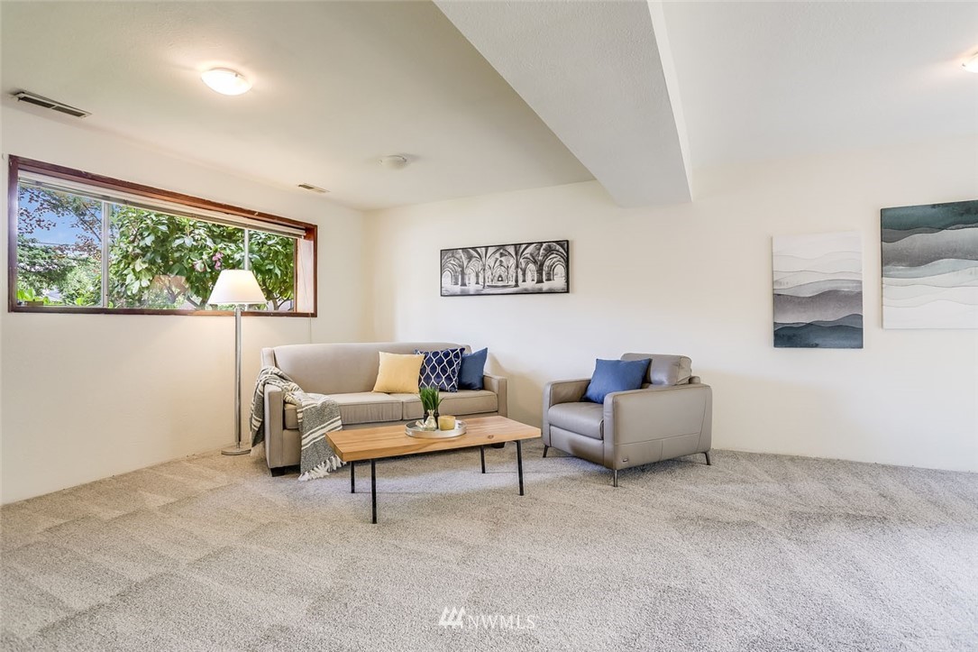 10042 Southeast 192nd Street Renton, WA 98055 - Photo 16 of 24 Gallery Image 16