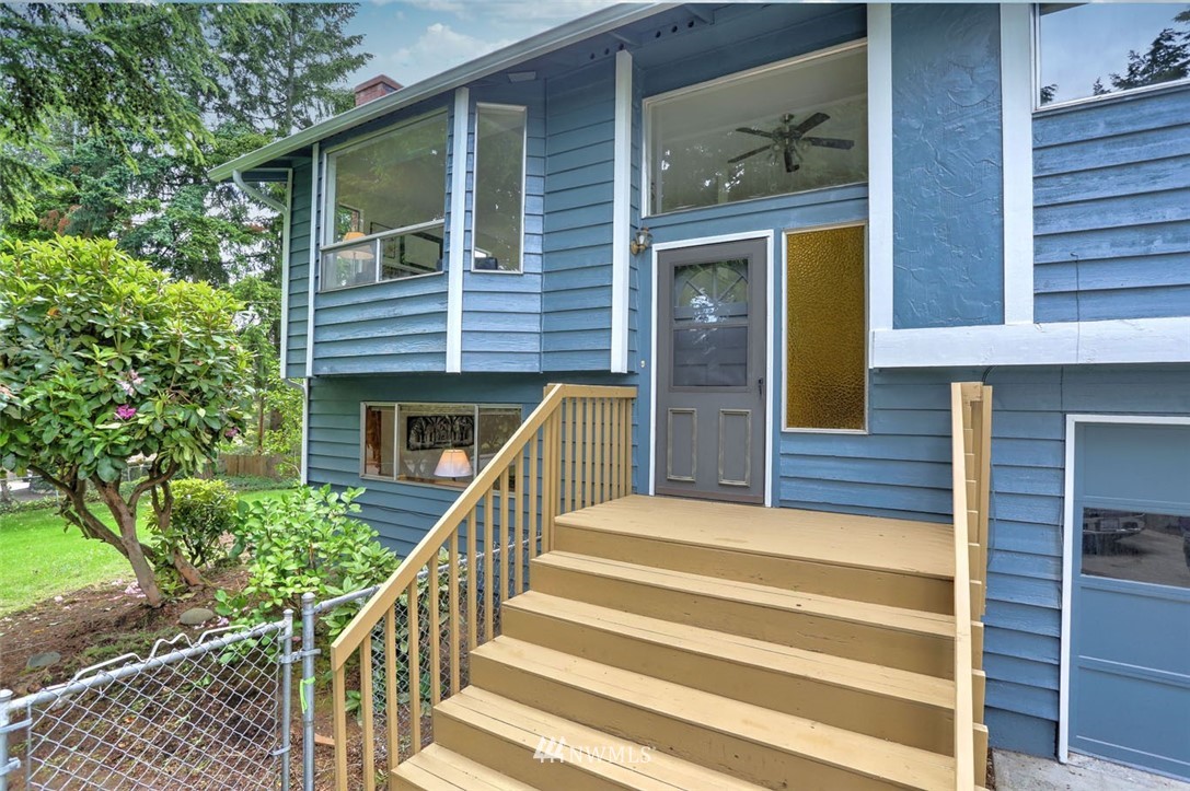 10042 Southeast 192nd Street Renton, WA 98055 - Photo 3 of 24 Gallery Image 3