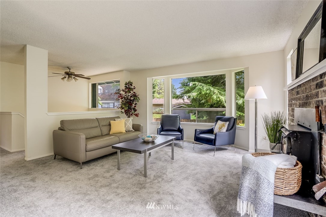 10042 Southeast 192nd Street Renton, WA 98055 - Photo 4 of 24 Gallery Image 4