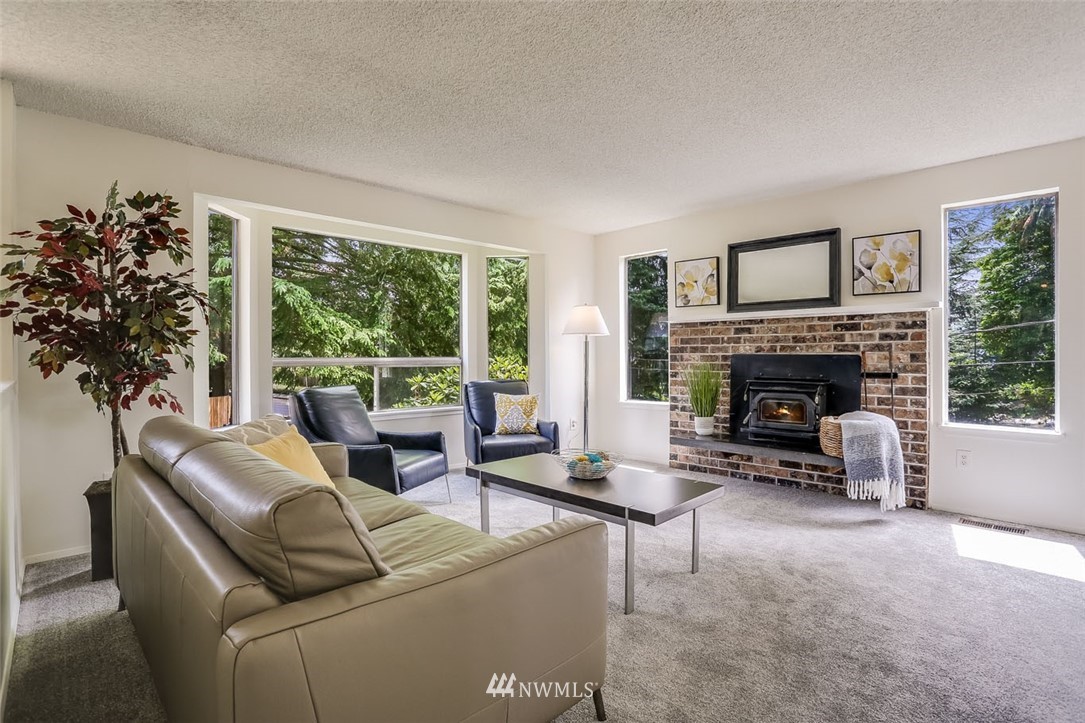 10042 Southeast 192nd Street Renton, WA 98055 - Photo 5 of 24 Gallery Image 5