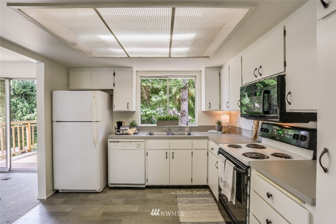 10042 Southeast 192nd Street Renton, WA 98055 - Photo 9 of 24 Gallery Image 9