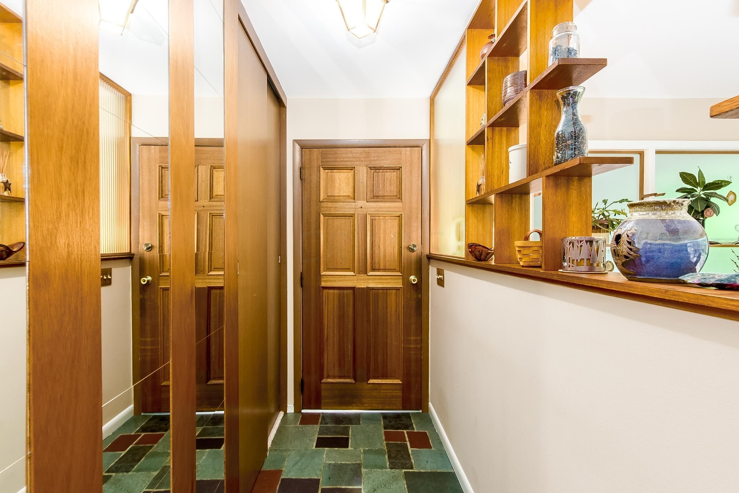 5560 Sinclair Road Columbus, OH 43229 - Photo 5 of 26 Gallery Image 5