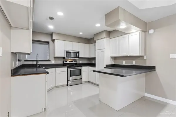 $234,900 | 2418 Topaz Drive, Harlingen, TX 78552