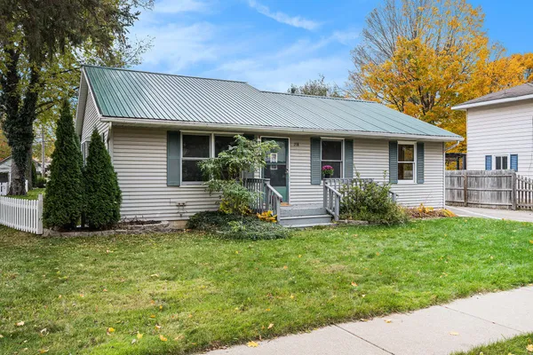 $247,442 | 218 South Robinson Street, Schoolcraft, MI 49087