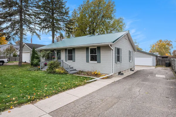 $247,442 | 218 South Robinson Street, Schoolcraft, MI 49087