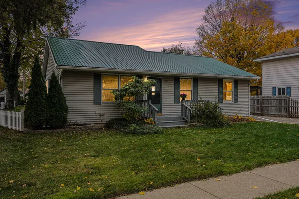 $247,442 | 218 South Robinson Street, Schoolcraft, MI 49087