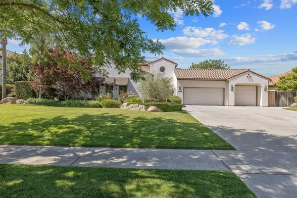 $1,150,000 | 4638 West Lark Court, Visalia, CA 93291