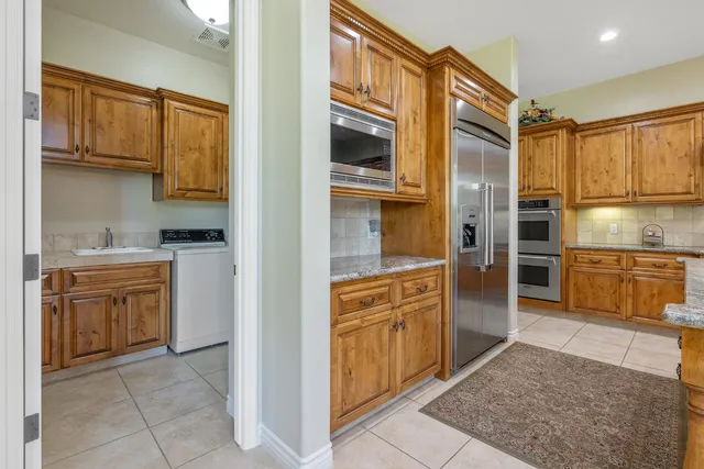 $1,150,000 | 4638 West Lark Court, Visalia, CA 93291