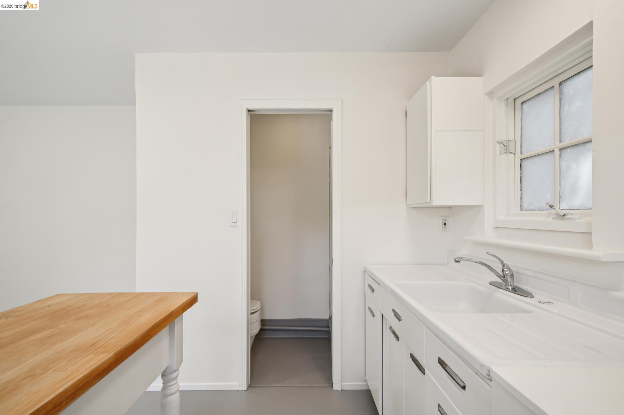 1425 Virginia Street Berkeley, CA 94702 - Photo 36 of 42 a bathroom with a sink double vanity and a